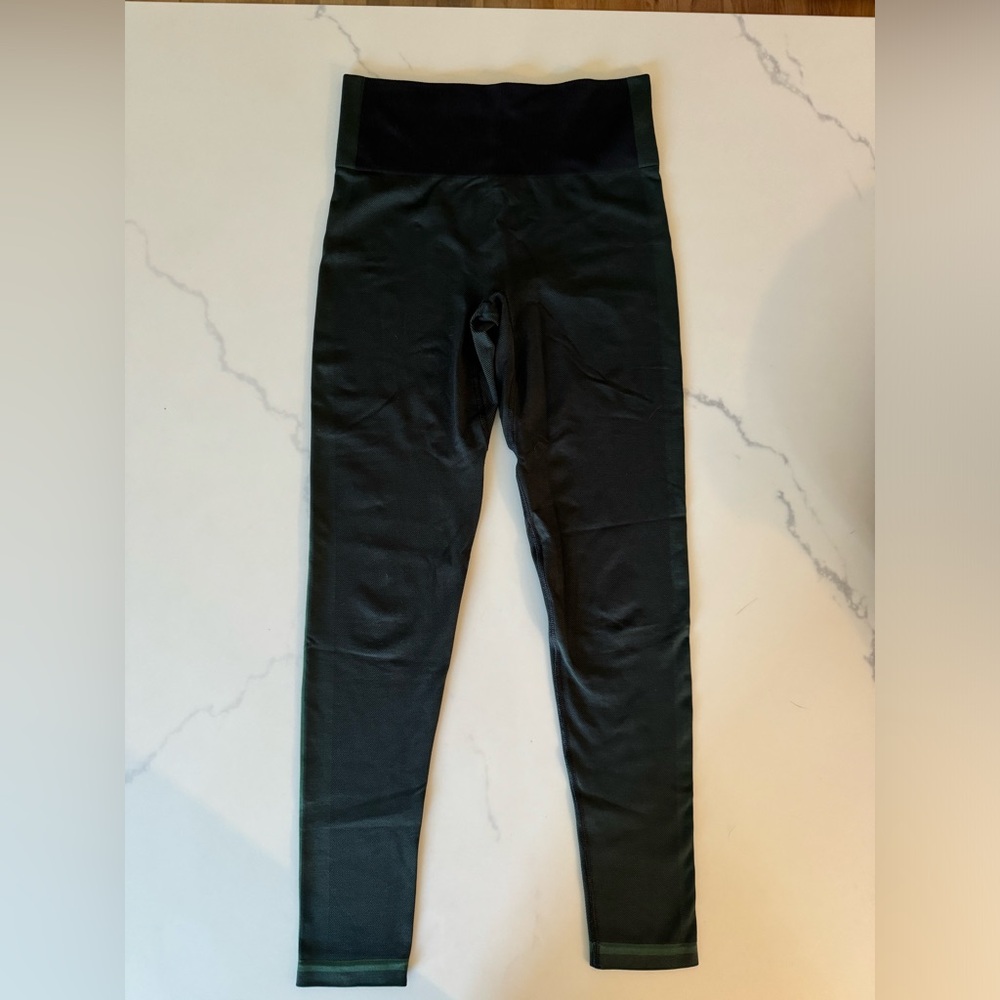 Outdoor Voices Seamless Rib Tights black & evergreen